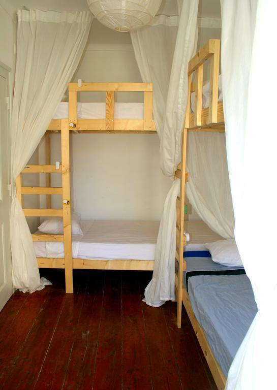Locals Hostel & Suites Lisbon Bilik gambar