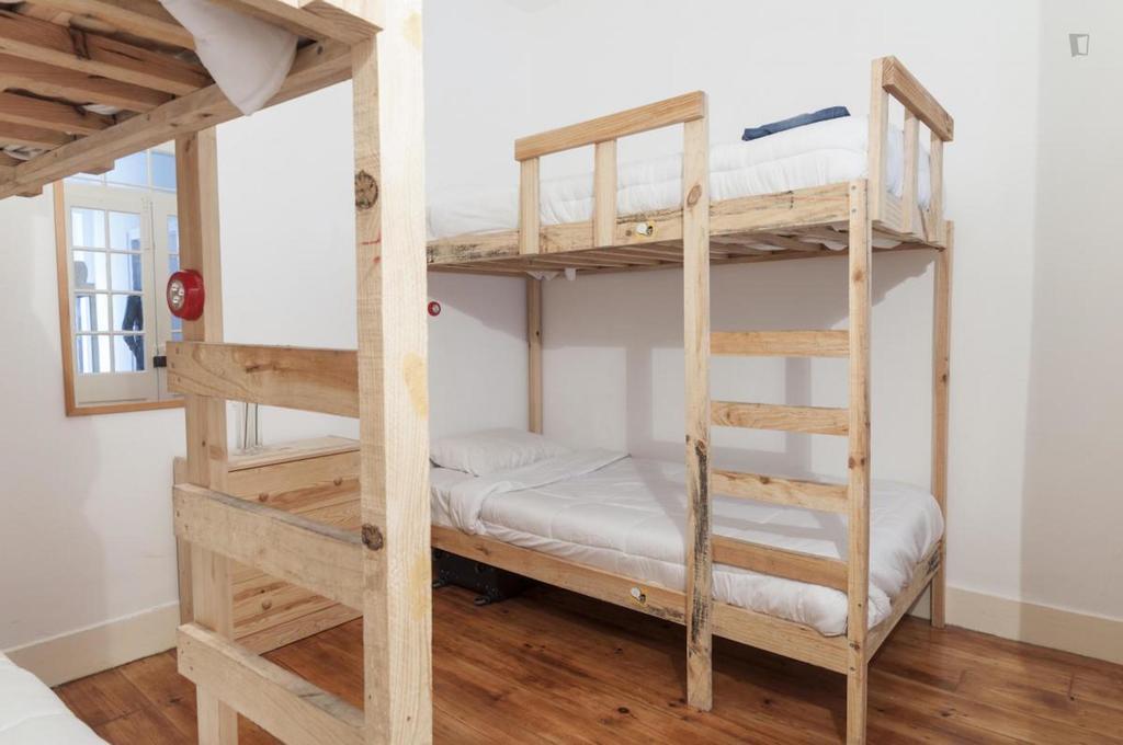 Locals Hostel & Suites Lisbon Luaran gambar