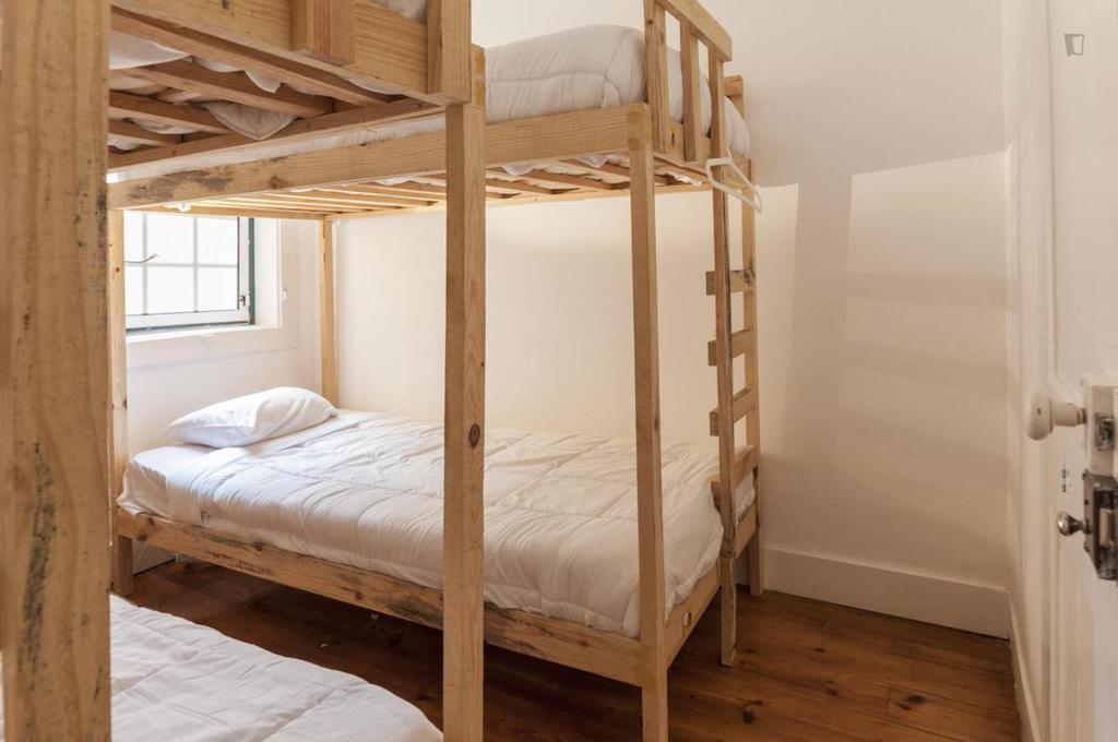 Locals Hostel & Suites Lisbon Luaran gambar