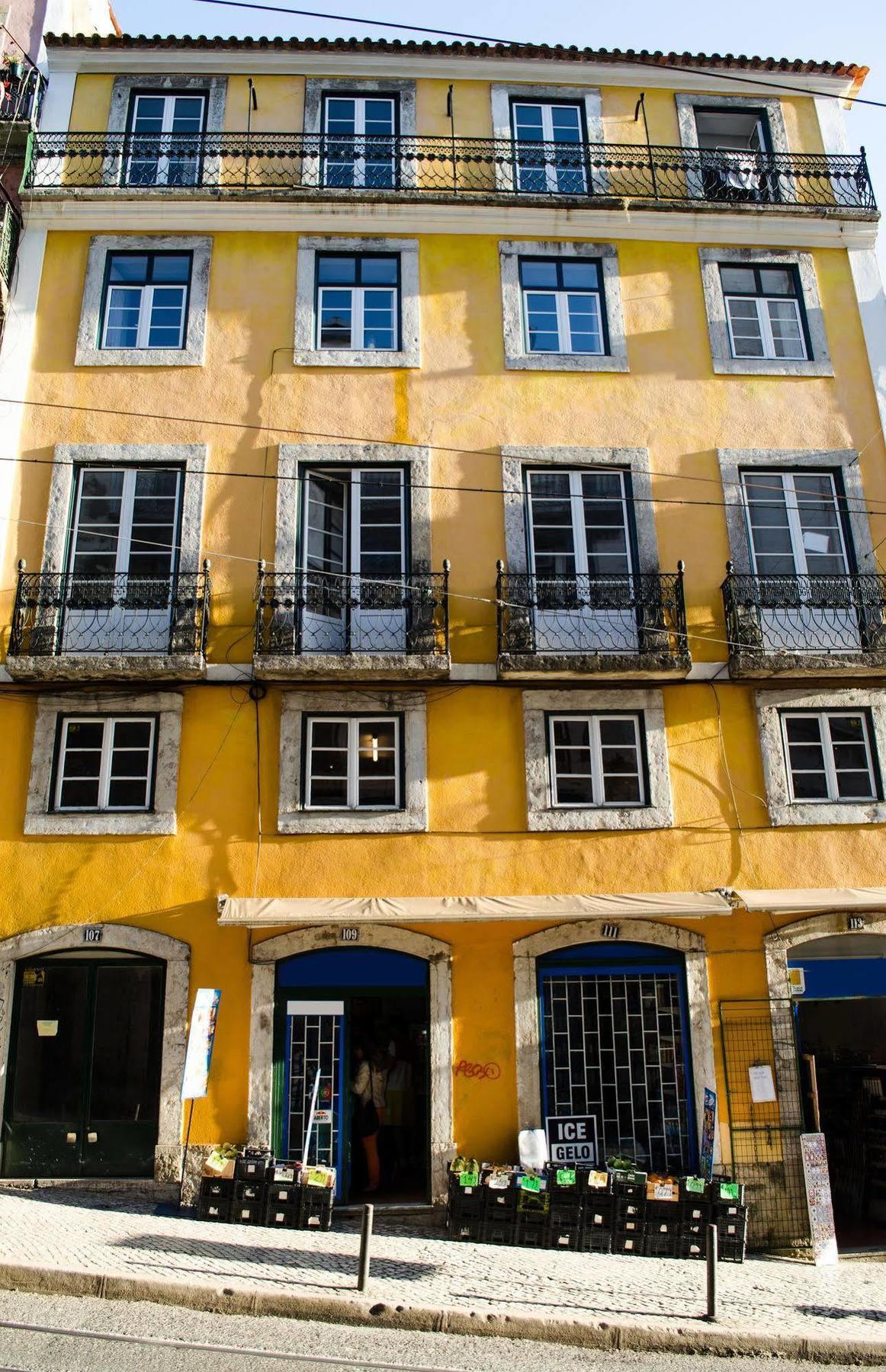 Locals Hostel & Suites Lisbon Luaran gambar