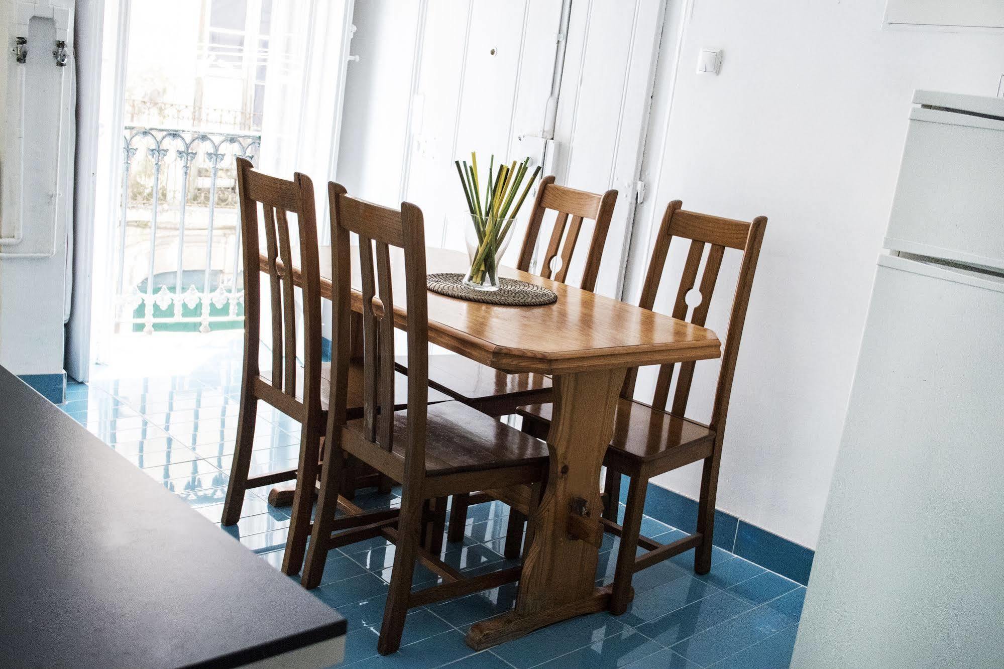 Locals Hostel & Suites Lisbon Luaran gambar