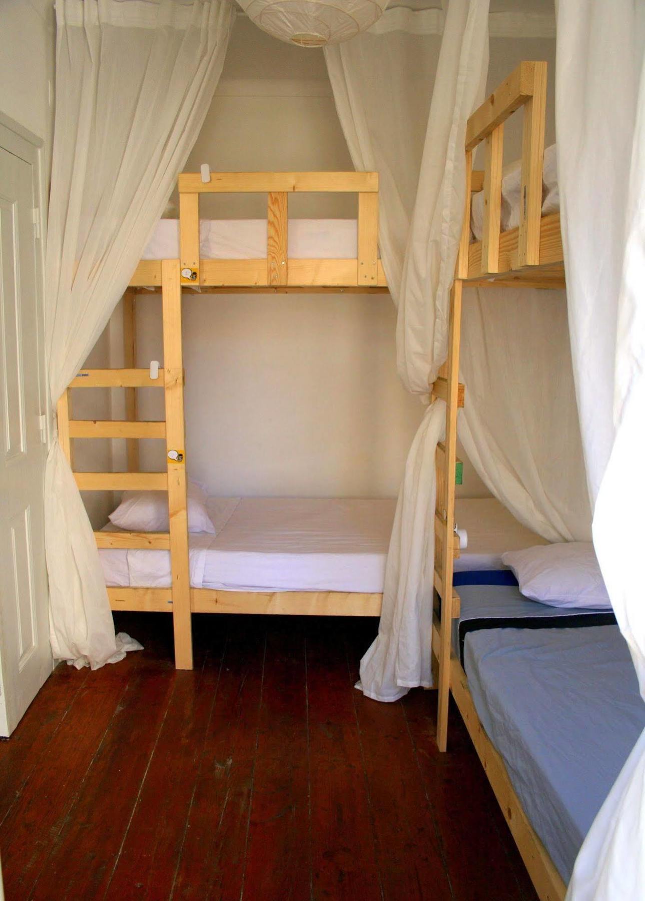 Locals Hostel & Suites Lisbon Luaran gambar