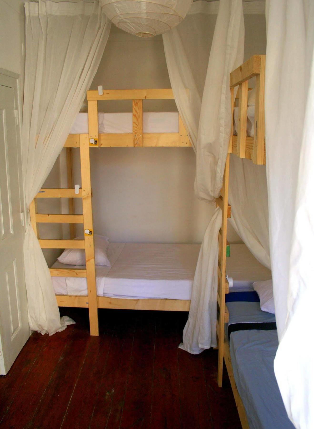 Locals Hostel & Suites Lisbon Luaran gambar