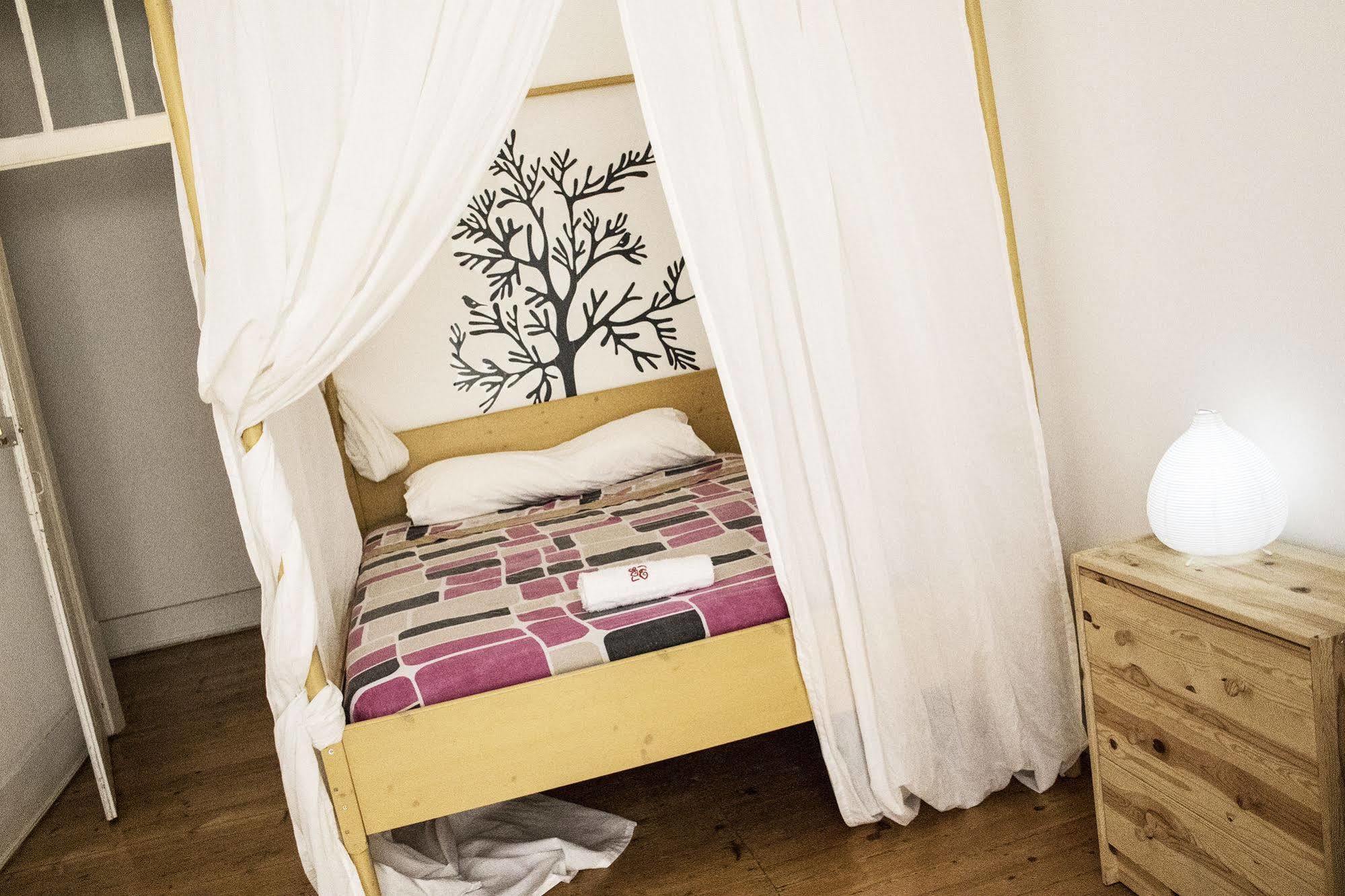 Locals Hostel & Suites Lisbon Luaran gambar