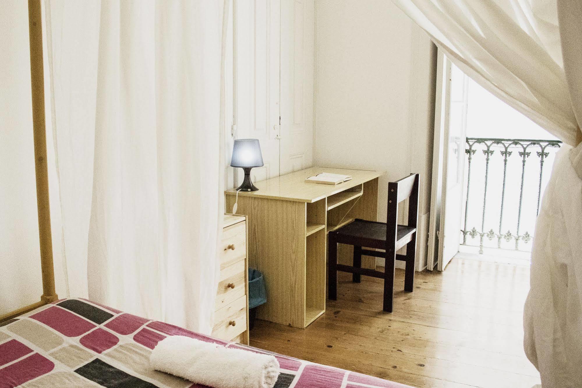 Locals Hostel & Suites Lisbon Luaran gambar